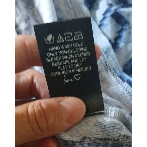 Nic+Zoe Zig Zag Twist Front Tee S/S Top Size Medium Blue Linen V Neck Work Artsy - Picture 11 of 11